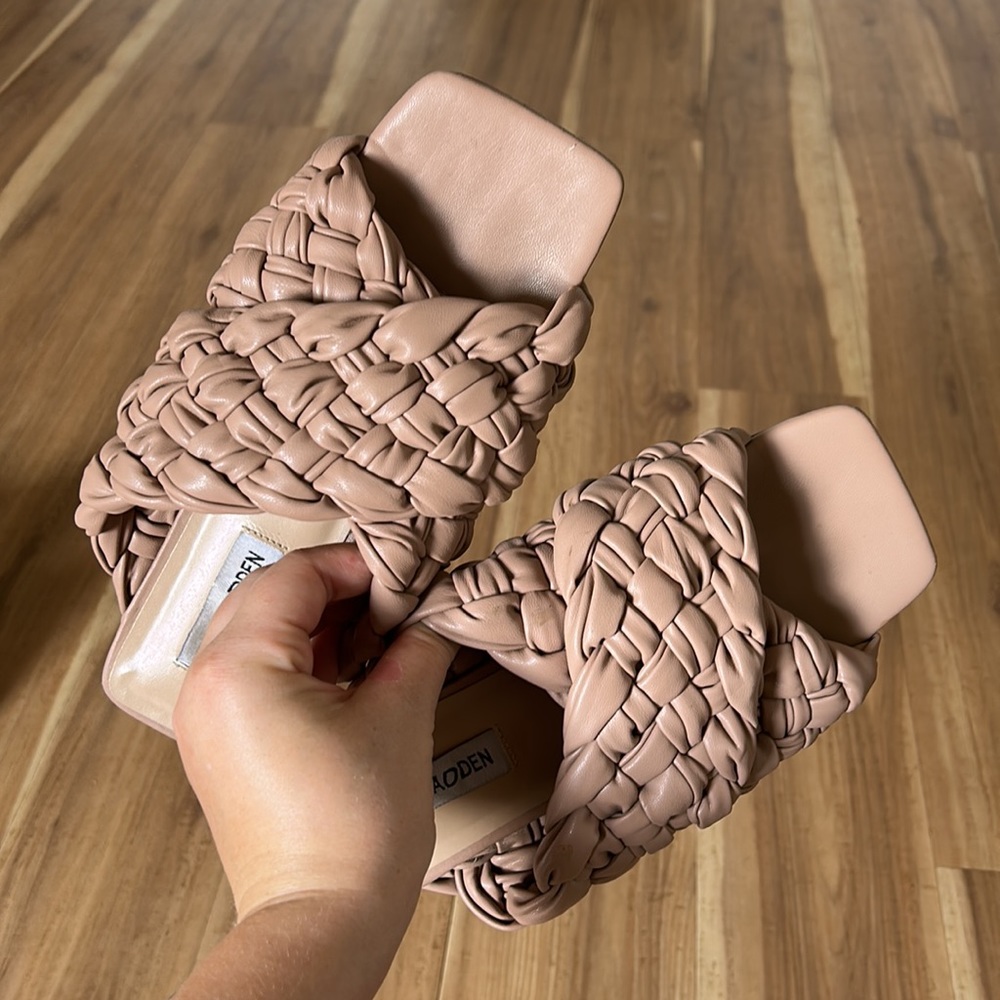 Faux leather woven slides sz7